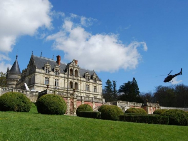  Flight over the castles by helicopter from Amboise 